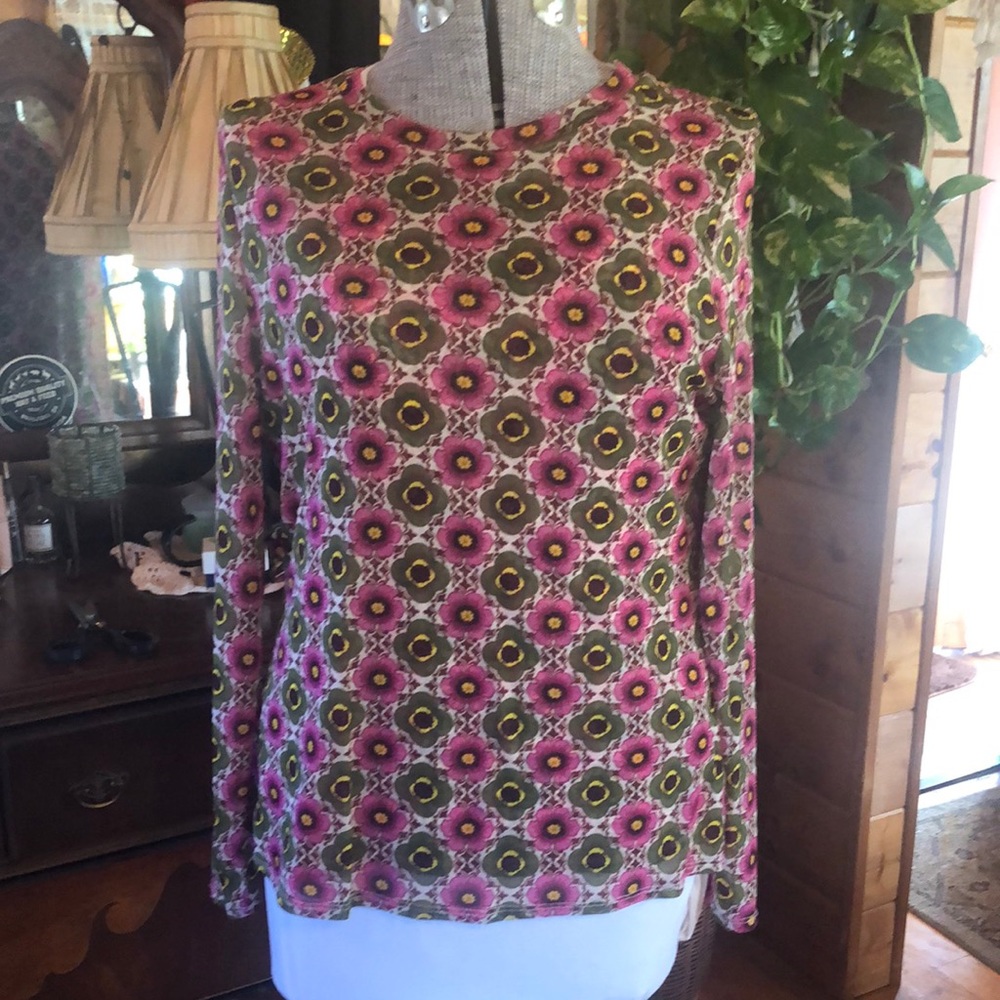 Beautiful floral top size extra large from INC